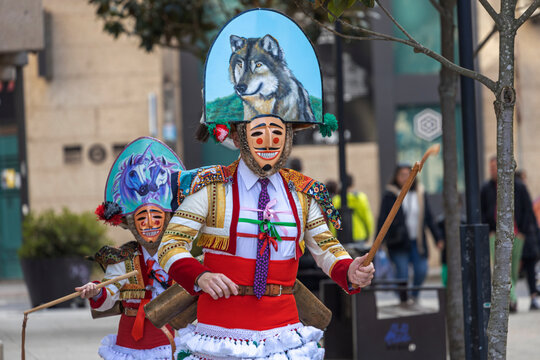 Disfraz de cigarr&oacute;n, del carnaval de Ver&iacute;n, Orense, Espa&ntilde;a