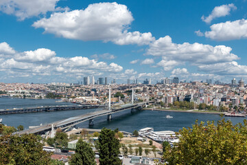 Fototapeta premium Halic metro bridge and view on the Suleymaniye Mosque, Istanbul