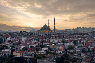 Obraz premium Beautiful view of gorgeous historical Suleymaniye Mosque, Rustem Pasa Mosque and buildings in a cloudy day. Istanbul most popular tourism destination of Turkey 
