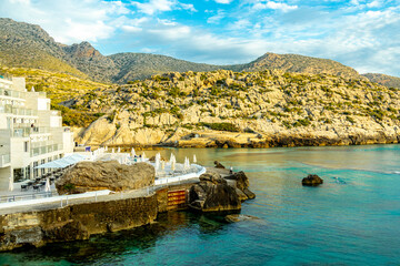 Abendwanderung zum Puig de I'Águila vor den Toren der Bucht von Cala Sant Vicenç auf der Balearen...