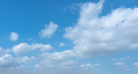 Fototapeta premium Beautiful Blue Sky and Fluffy Clouds on a Sunny Summer Day