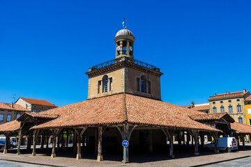 Halle centrale et son beffroi de l’ancienne bastide royale de Revel