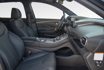 Central console of a large sports SUV with sporty characteristics.