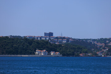 Fototapeta premium Turquoise blue sea water. View of the Bosphorus in Istanbul city on sunny summer day, in a public place.