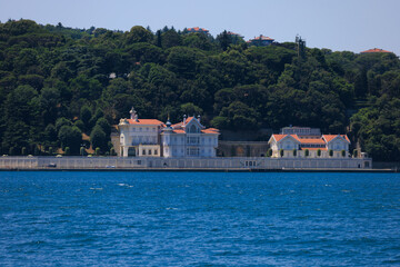 Fototapeta premium Turquoise blue sea water. View of the Bosphorus in Istanbul city on sunny summer day, in a public place.