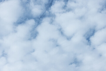 Obraz premium The sky is blue and cloudy