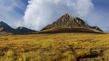Naklejka premium Stob Dearg is the highest and finest peak of Buachaille Etive Mòr, and one of the most famous sights of the Highlands. 