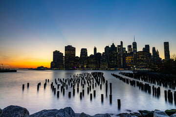 New York Skyline &ndash; Manhattan bei Sonnenuntergang von Brooklyn aus fotografiert