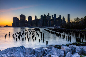 New York Skyline &ndash; Manhattan bei Sonnenuntergang von Brooklyn aus fotografiert