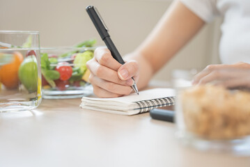 person take note of weight and counting of calories to eat in each day