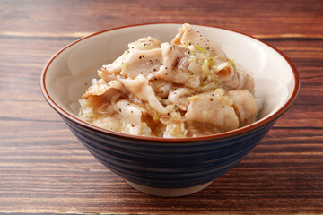 豚バラネギ塩丼