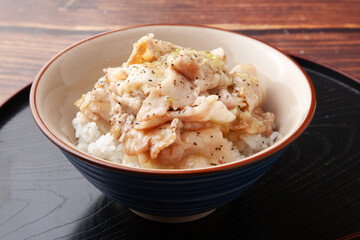豚肉のねぎ塩丼