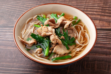 豚肉とニラの蕎麦