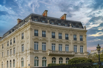 Obraz premium Paris, beautiful building, place Charles-de-Gaulle, luxury neighborhood 