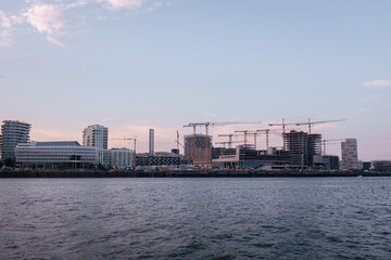 Sonnenuntergang &uuml;ber dem Hamburger Hafen