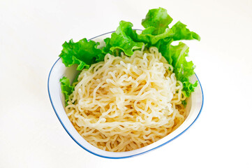 茹でた中華麺