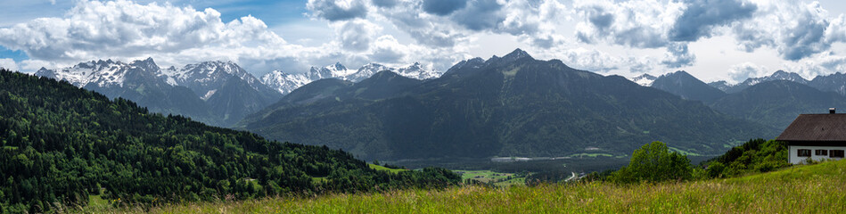 Naklejka premium Vorarlberg, Österreich: Panorama des Rätikon von Blons aus