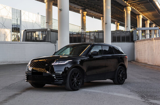car on the street Land Rover Range Rover Velar (L560) car detail