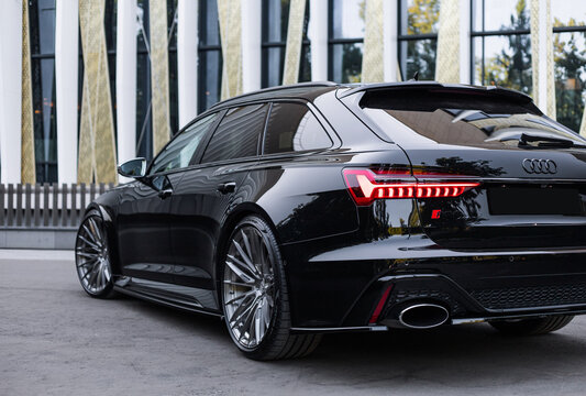 black car street Audi RS6 Avant Wagon logo detail