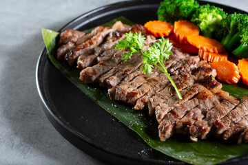A view of a plate of crying tiger.