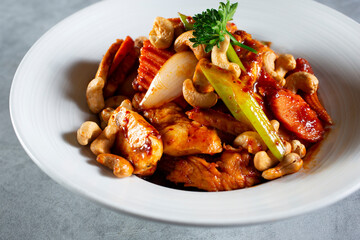 A view of a plate of cashew chicken.