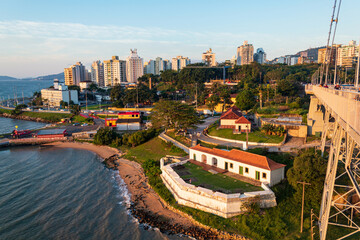 forte e os prédios de Florianópolis, Santa Catarina, Brasil Florianopolis