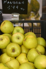 Fresh green apples for sale