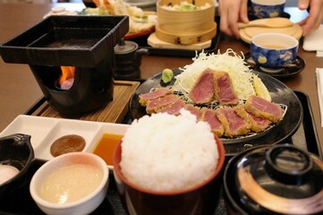 明日の活力、居酒屋で食べる牛カツ