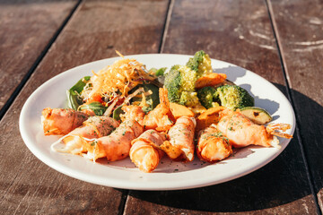 fried shrimp with lemon