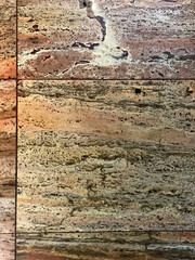 cerámicos simil piedra del piso de un shopping mall