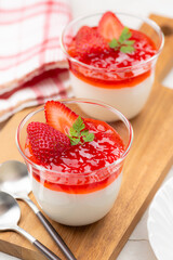 いちごのヨーグルトムース