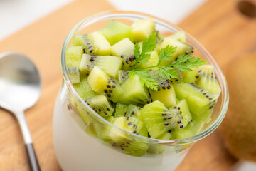 キウイフルーツのヨーグルトムース