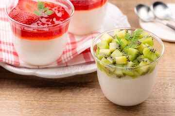 苺とキウイフルーツのヨーグルトムース