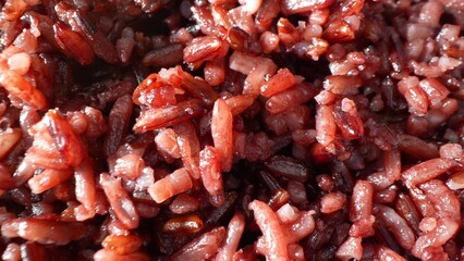 Delve into the mesmerizing blend of Riceberry and Jasmine rice, a tapestry of hues ranging from deep purple to ethereal translucence, each grain glistening with a polished allure.
