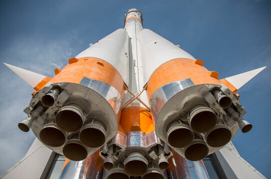 Ingenier&iacute;a espacial de vanguardia: Un acercamiento a los propulsores de una nave espacial rusa 