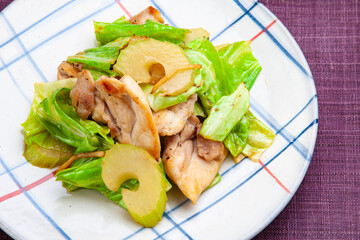 鶏肉とセロリ,キャベツの辛子炒め