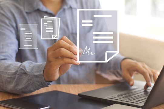 man sign distance contract, an electronic signature concept