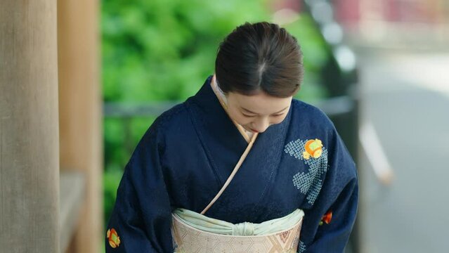着物を着た30代女性