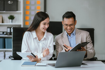 Obraz premium Project manager working and update tasks with milestones progress planning and professional investor working new start up project in the office..