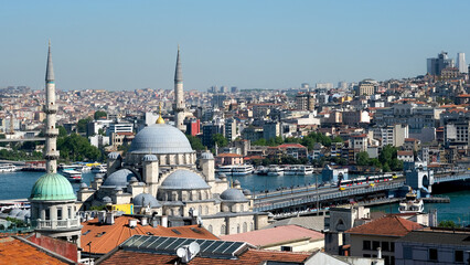 Naklejka premium Elevated view of the Yeni Cami new mosque, Galata Bridge and Beyoglu district. The Golden Horn marks the separation. Istanbul.