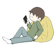 クッションでくつろぎながらスマホをいじる男性