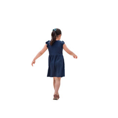 Jeune fille vue de dos, les cheveux bruns attachés avec un élastique bleu, portant une robe bleue...
