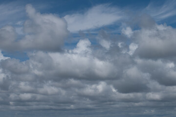 nuages d'orage en &eacute;t&eacute;