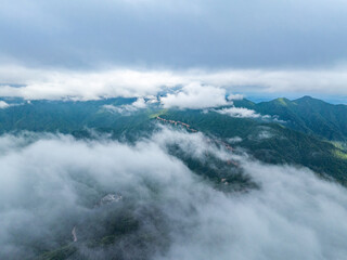 Obraz premium Clouds and mist in the valley