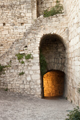 Fototapeta premium Poterne d'entrée du Village de Vézénobres dans le Gard