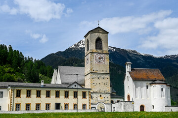 Müstair, Ofenpass, Kloster, Klosterkirche, Passstrasse, Bergstrasse, Zernez, Engadin, Pass, Nationalpark, Val Müstair, Alpen, Frühling, Sommer, Graubünden, Schweiz