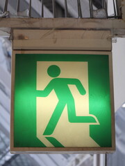 非常口　避難口誘導灯