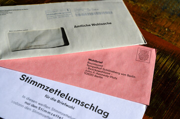 Envelope with documents for postal voting for the European Parliament elections.