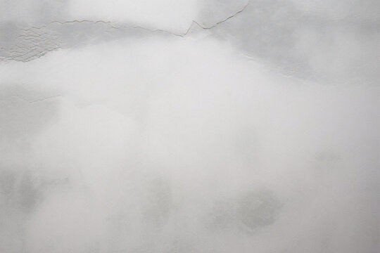 Fondo grunge gris blanco, fondo acuarela de textura rugosa.