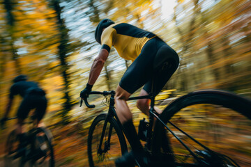 cycliste en maillot jaune de dos en pleine course dans la nature